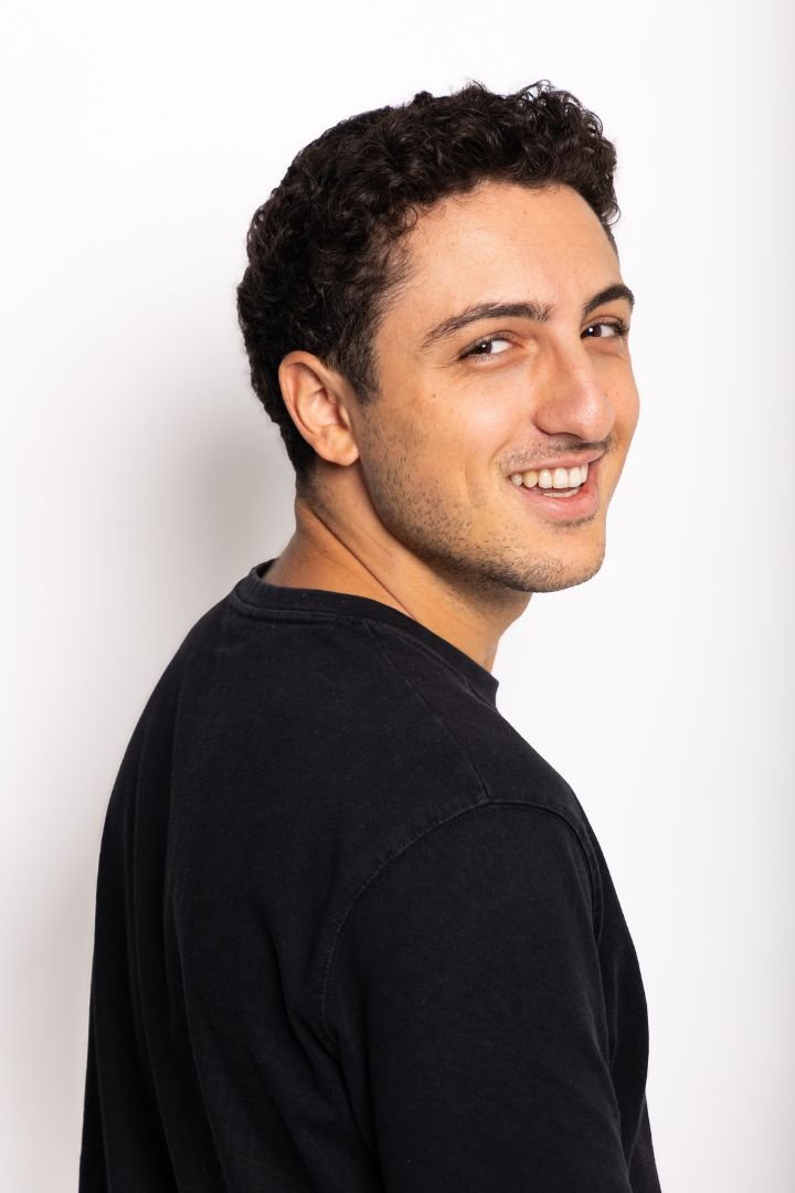 Nathan Aouizerat, plan en pied